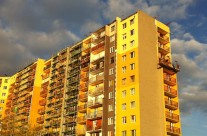 Docieplanie i remont elewacji w bloku przy Orzechowej 45-57