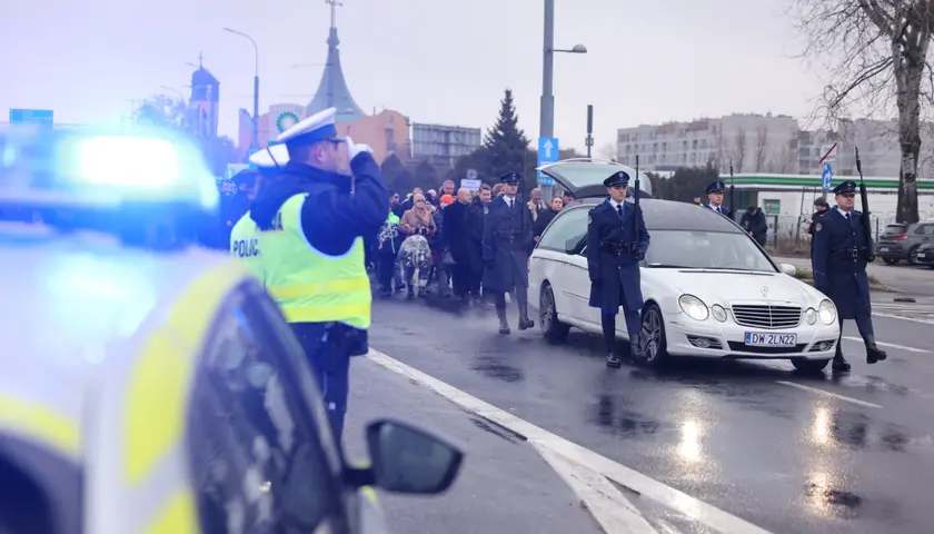 Pogrzeb i procesja zastrzelonych policjantów